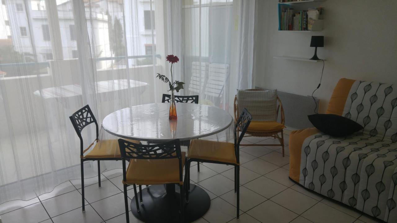 Studio Ideal Couple 2 Enfants, Bien Situe, Calme 西布勒 外观 照片