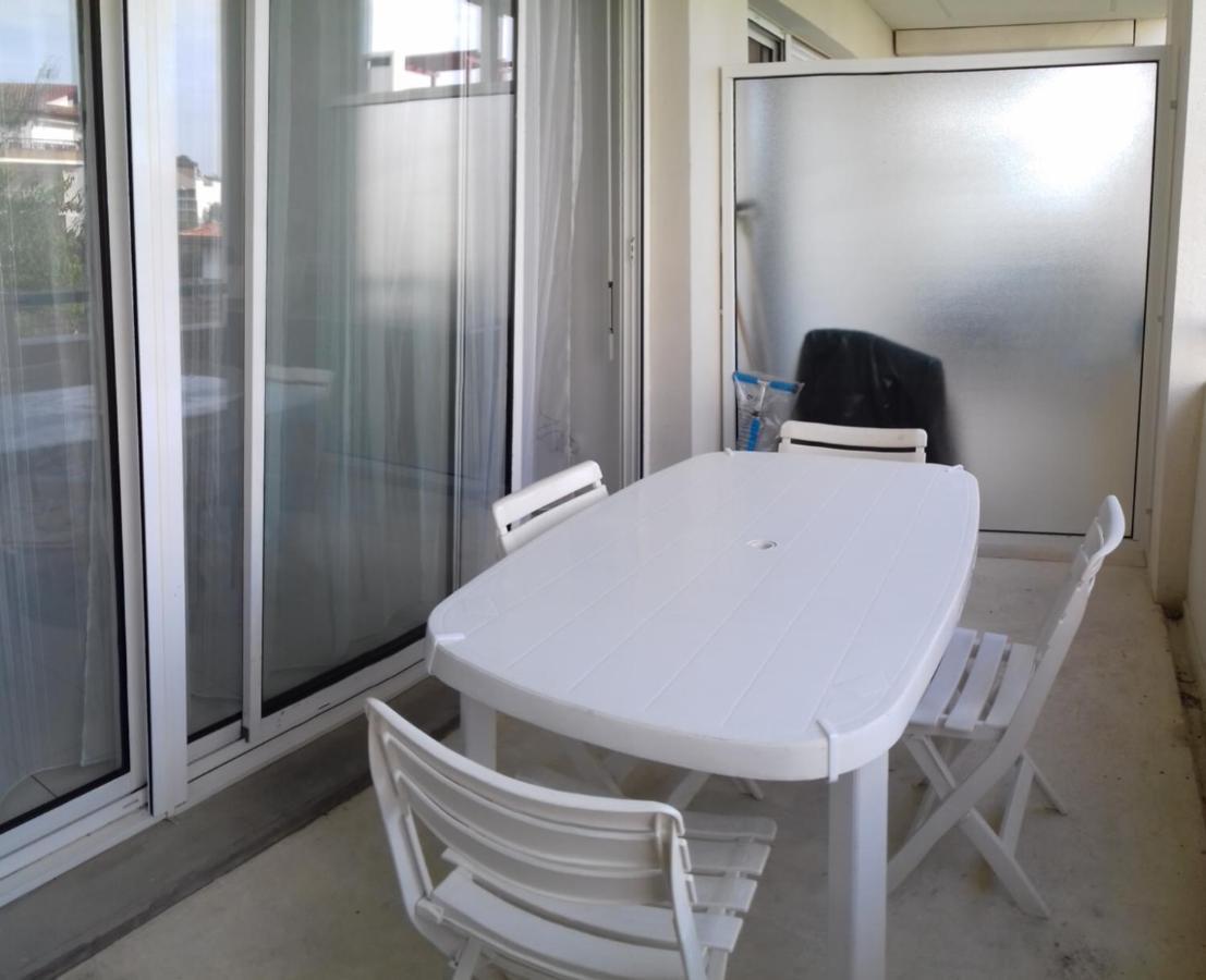 Studio Ideal Couple 2 Enfants, Bien Situe, Calme 西布勒 外观 照片