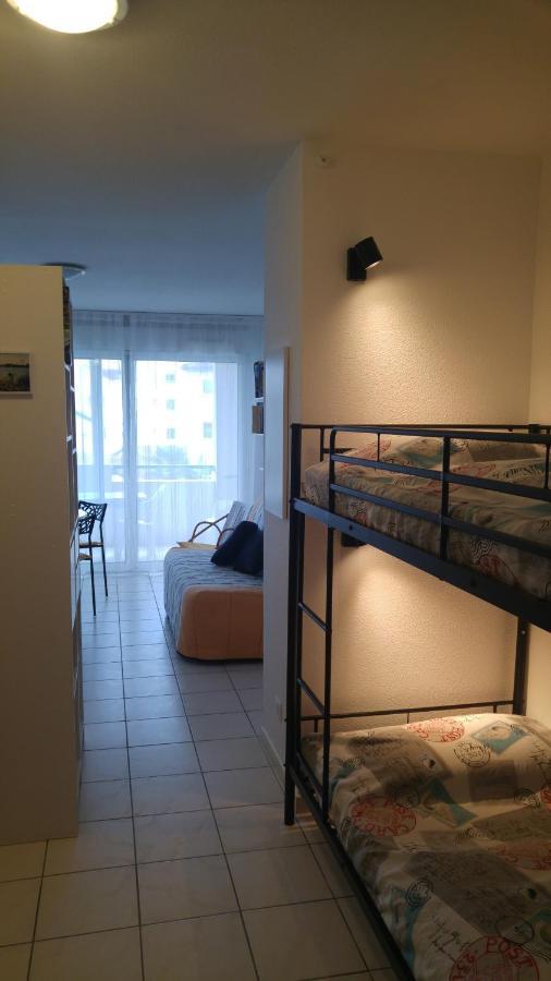 Studio Ideal Couple 2 Enfants, Bien Situe, Calme 西布勒 外观 照片